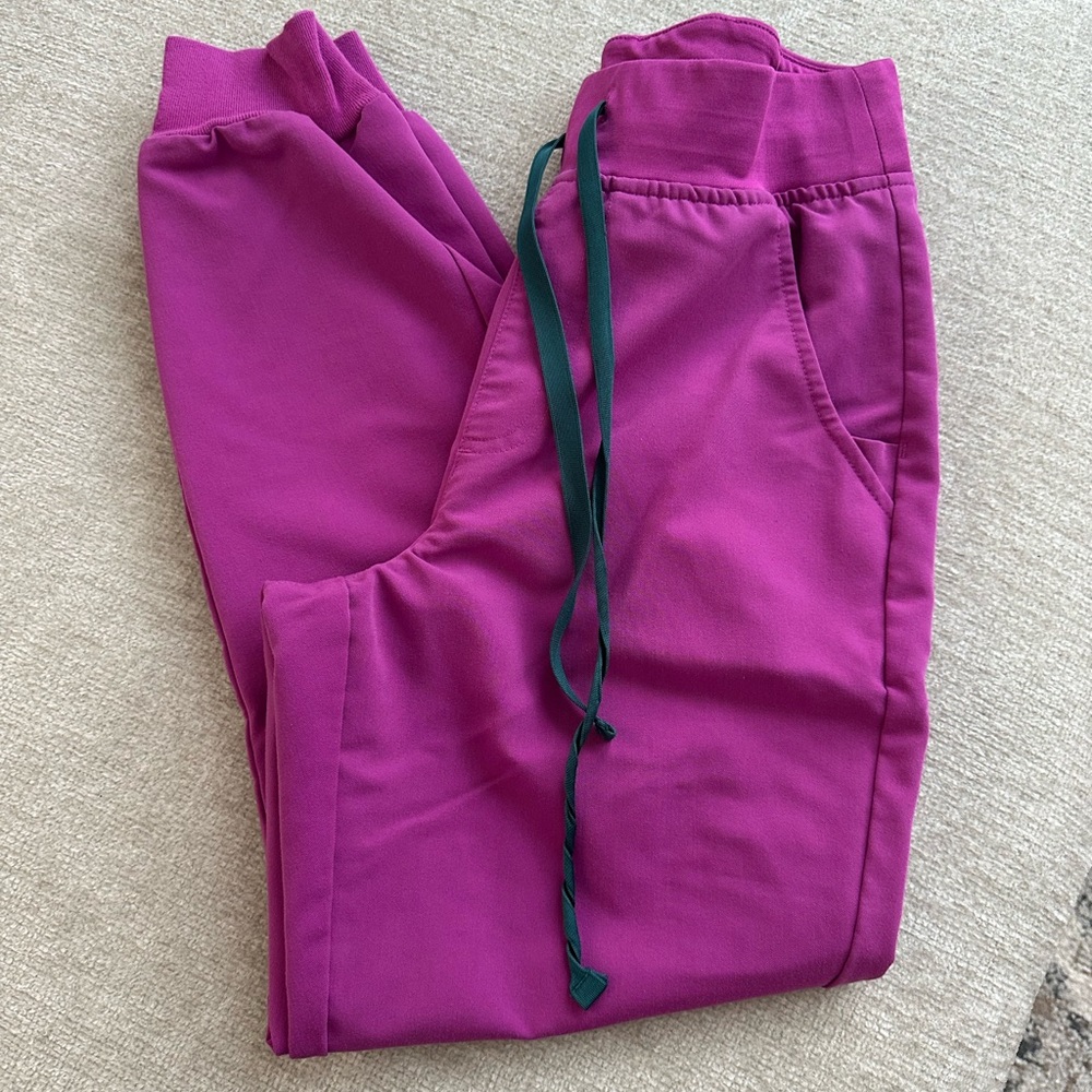 Figs high-waisted Zamora jogger scrub pants and Catarina one pocket scrub top